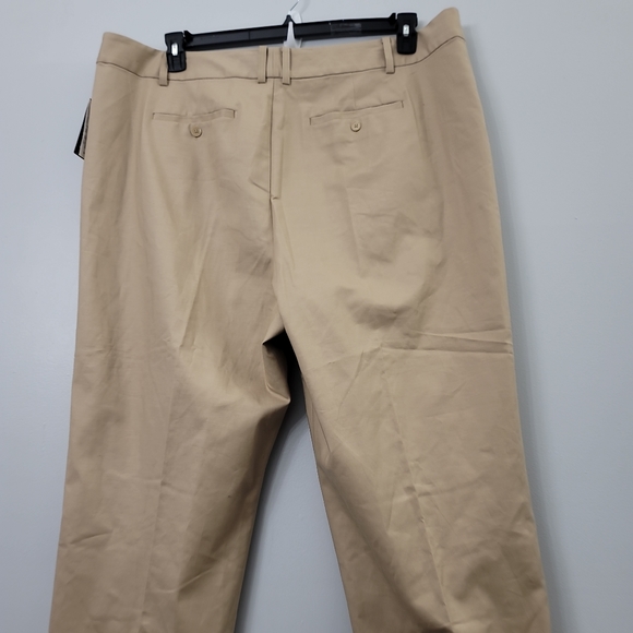 Lauren Ralph Lauren Plus Size Pleated Cotton Twill Cropped Wide Leg Pant - Picture 7 of 12